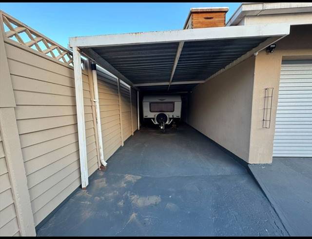 4 BEDROOM FREESTANDING FOR SALE IN GLEN MARAIS